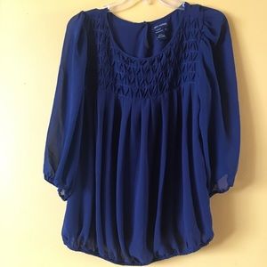 Beautiful blue blouse with keyhole back!